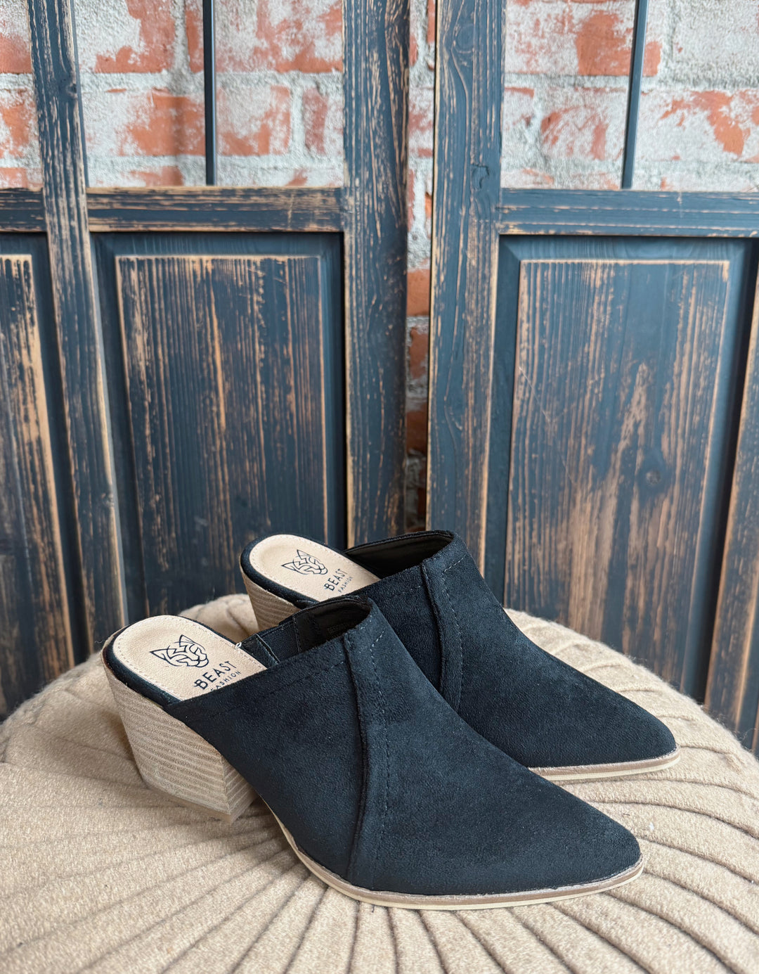 Leo Mule-Black
