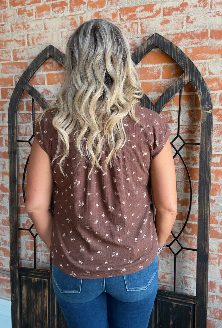 A Tiny Daisy Moment Tee