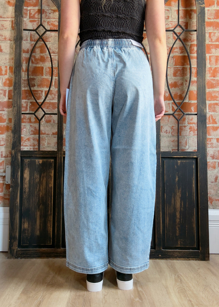 Risen Little Surprise Cropped Barrel Jean