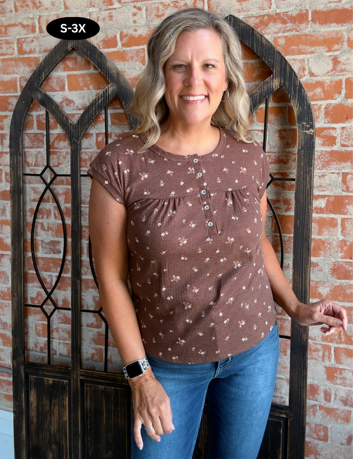 A Tiny Daisy Moment Tee