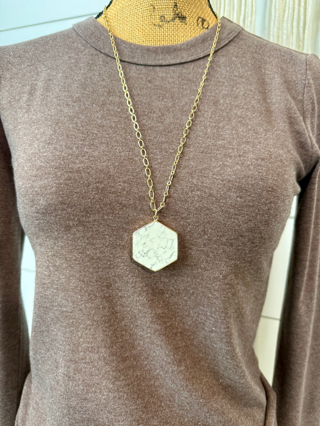 Dame Howlite Marbled Pendant