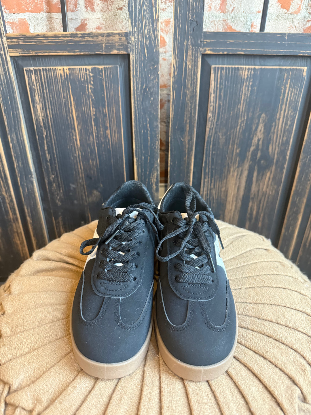 Very G Retro Sneaker-Black