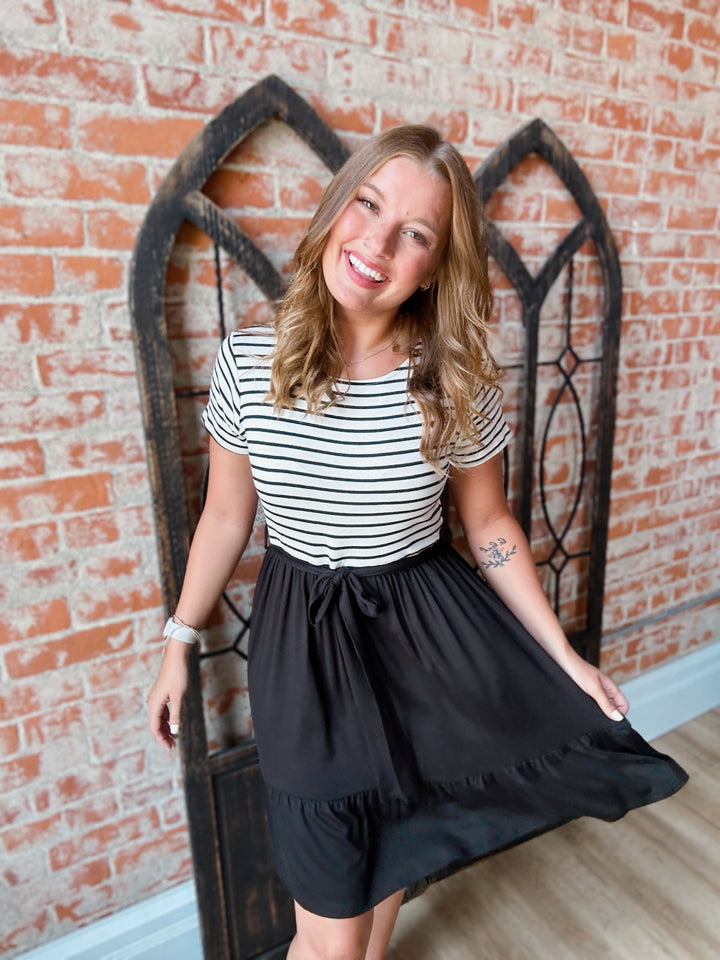 A Casual End Contrasted Dress