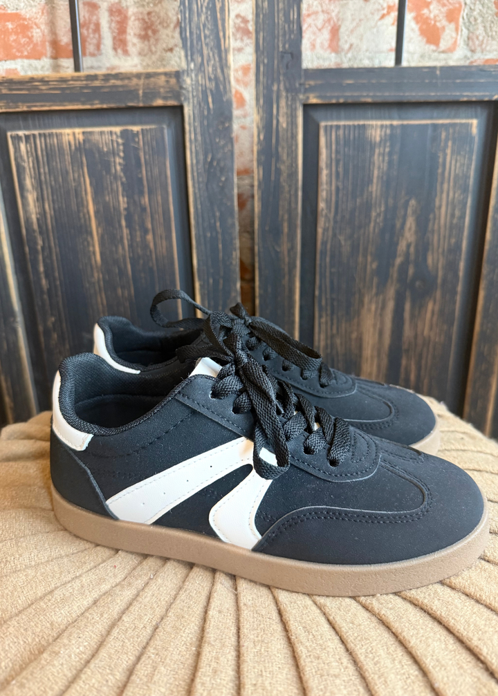 Very G Retro Sneaker-Black